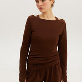 Longsleeve with a boat neckline in Chocolate
