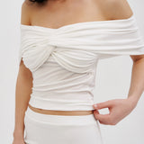 Top with a knot and off-shoulder design in Milk